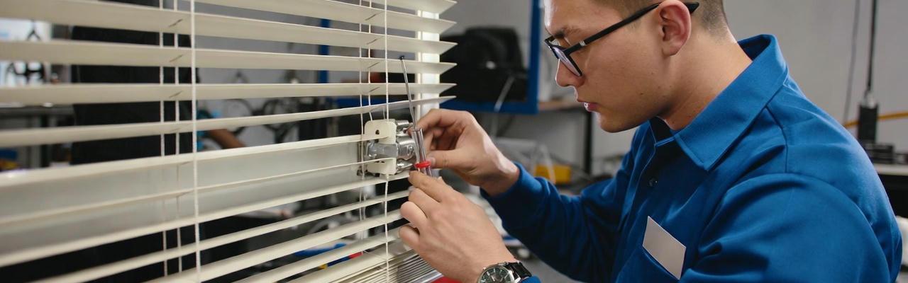 cambio y reparacion de ejes para soportes en persianas en Viladecans